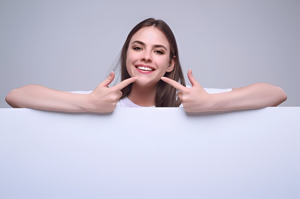 What Is the Teeth Whitening Process at a Dental Clinic?